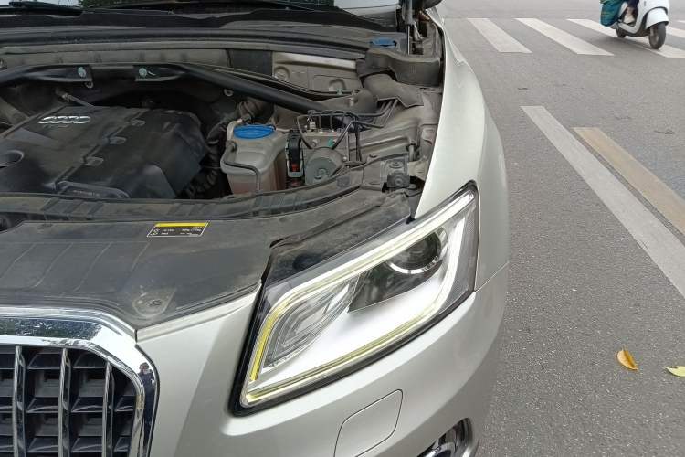 Used Audi Q5 2013 40 TFSI Ambition Engine Bay Left