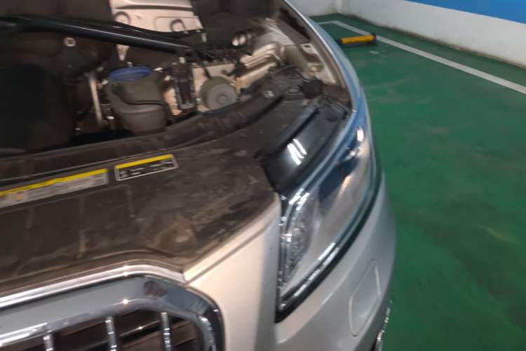 Used Audi Q5 2013 40 TFSI Ambition Engine Bay Left
