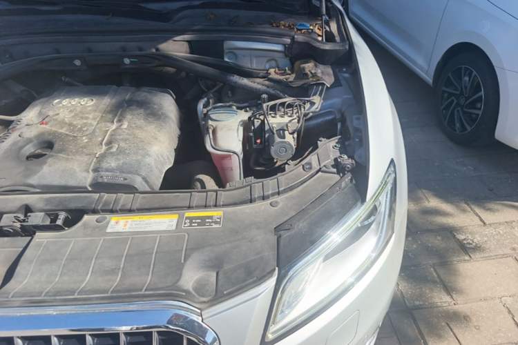 Used Audi Q5 2013 40 TFSI Technology Edition Engine Bay Left