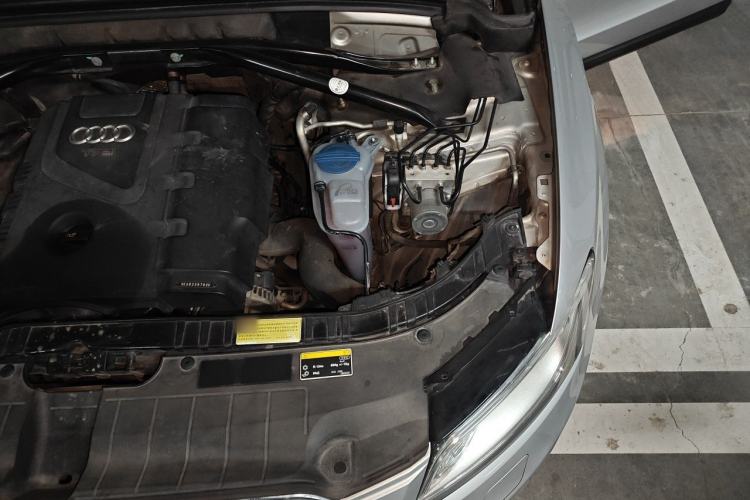 Used Audi Q5 2013 40 TFSI Technology Edition Engine Bay Left