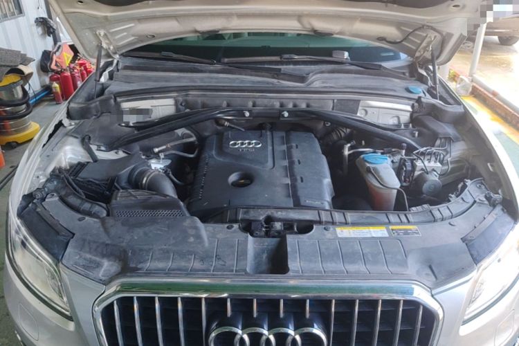 Used Audi Q5 2013 40 TFSI Comfort Edition Engine Bay