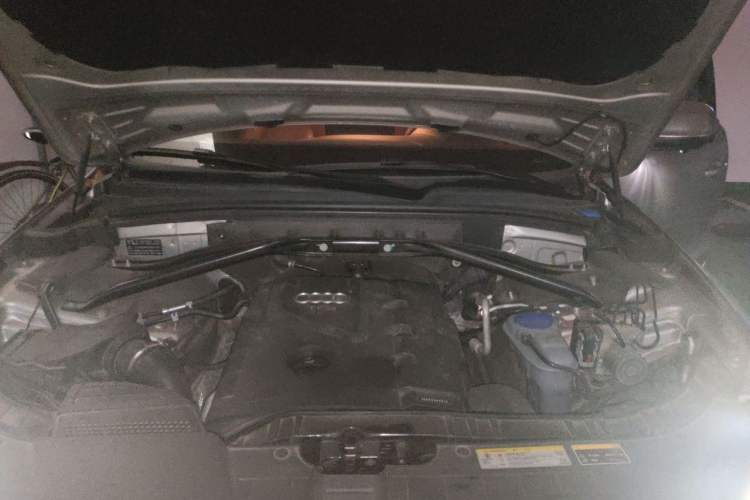 Used Audi Q5 2013 40 TFSI Technology Edition Engine Bay