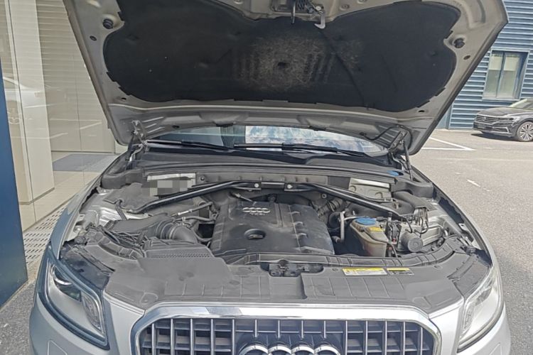 Used Audi Q5 2013 40 TFSI Comfort Edition Engine Bay Right