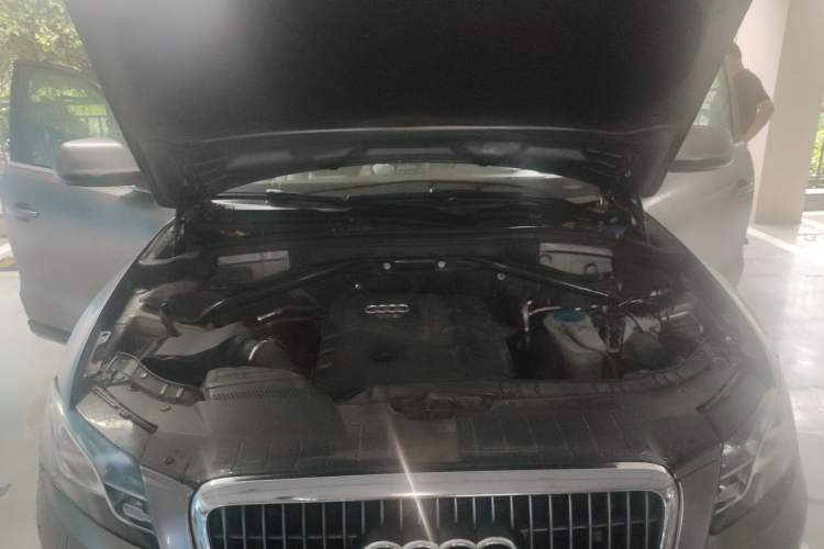 Used Audi Q5 2013 40 TFSI Technology Edition Engine Bay