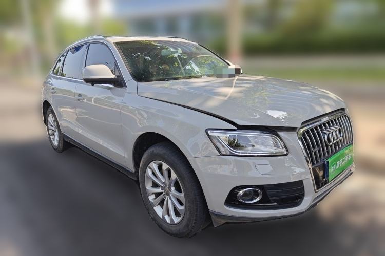 Used Audi Q5 2013 40 TFSI Technology Edition Front Right 45 Deg