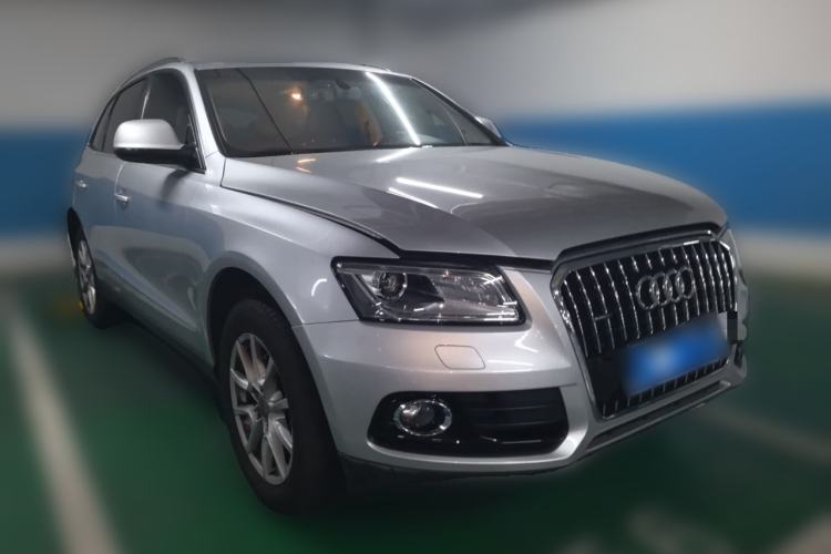 Used Audi Q5 2013 40 TFSI Ambition Front Right 45 Deg