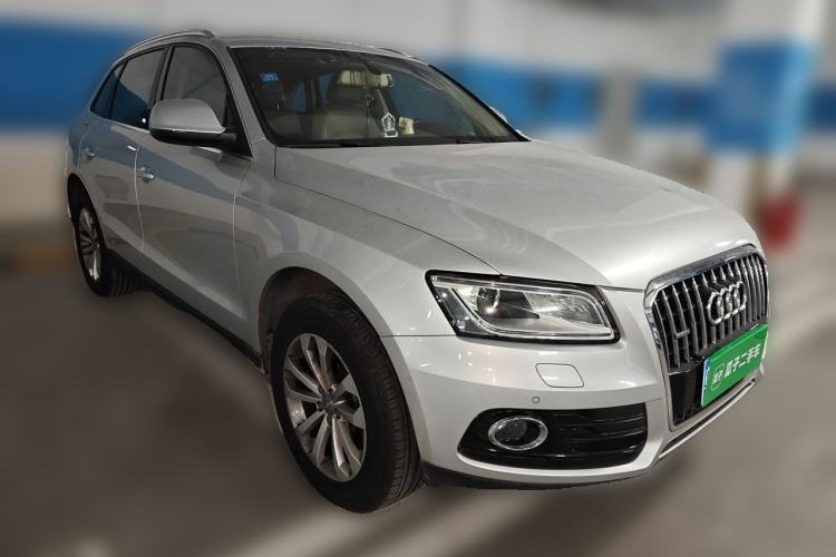 Used Audi Q5 2013 40 TFSI Technology Edition Front Right 45 Deg