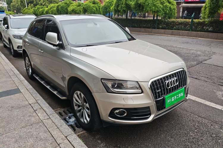 Used Audi Q5 2013 40 TFSI Technology Edition Front Right 45 Deg