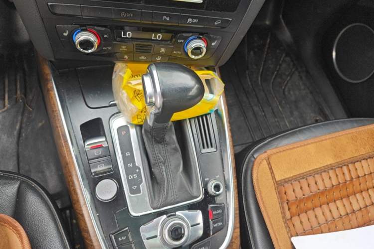 Used Audi Q5 2013 40 TFSI Comfort Edition Gear Lever