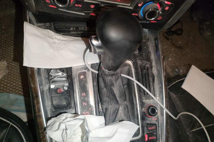 Used Audi Q5 2013 40 TFSI hybrid Gear Lever