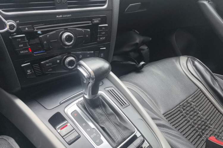 Used Audi Q5 2013 40 TFSI Ambition Gear Lever