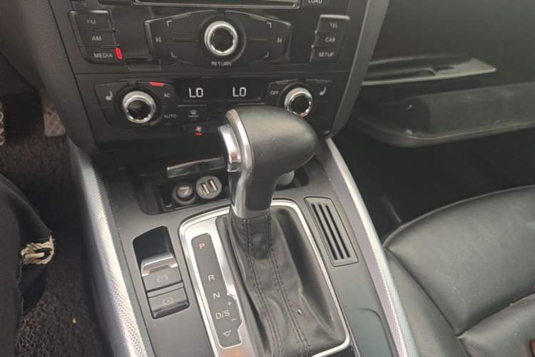 Used Audi Q5 2013 40 TFSI Ambition Gear Lever