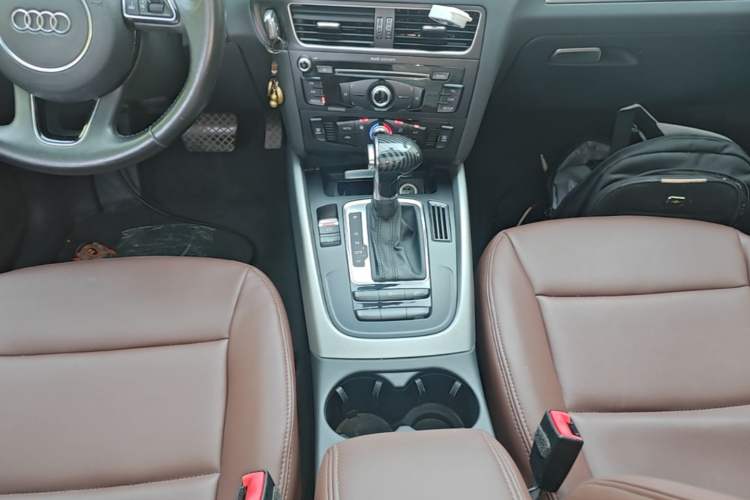 Used Audi Q5 2013 40 TFSI Ambition Gear Lever