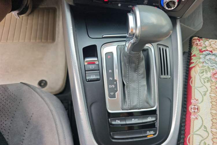 Used Audi Q5 2013 40 TFSI Technology Edition Gear Lever