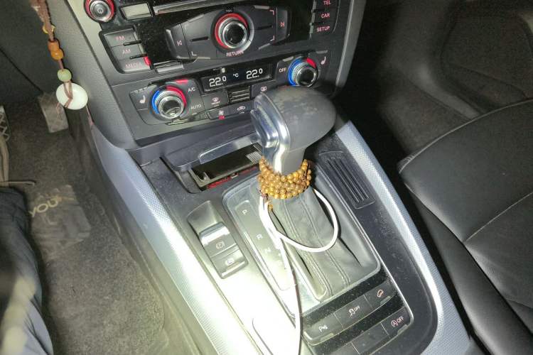 Used Audi Q5 2013 40 TFSI Technology Edition Gear Lever
