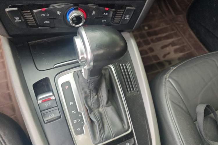 Used Audi Q5 2013 40 TFSI Ambition Gear Lever