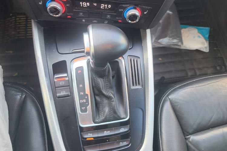 Used Audi Q5 2013 40 TFSI Technology Edition Gear Lever
