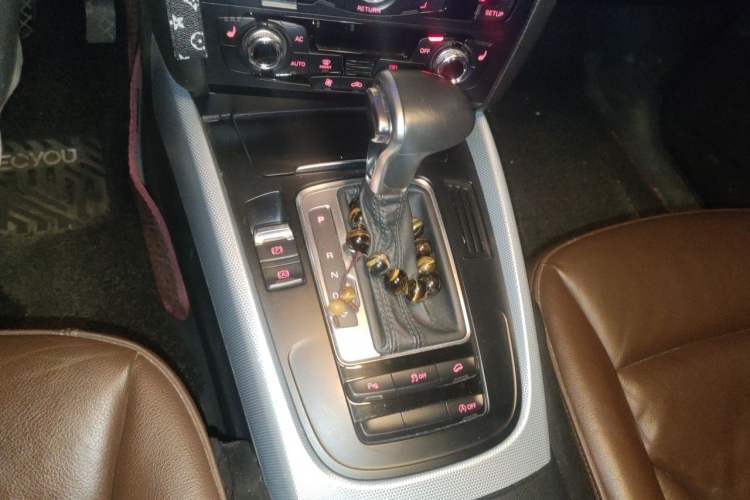 Used Audi Q5 2013 40 TFSI Technology Edition Gear Lever