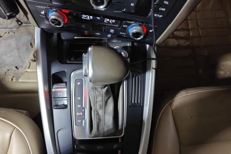 Used Audi Q5 2013 40 TFSI Technology Edition Gear Lever