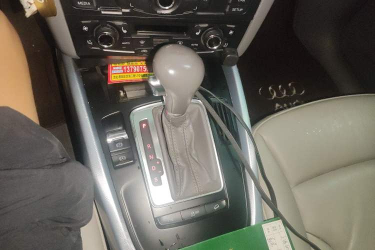 Used Audi Q5 2013 40 TFSI Technology Edition Gear Lever