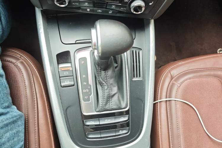 Used Audi Q5 2013 40 TFSI Technology Edition Gear Lever