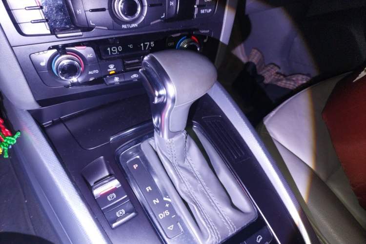 Used Audi Q5 2013 40 TFSI Technology Edition Gear Lever
