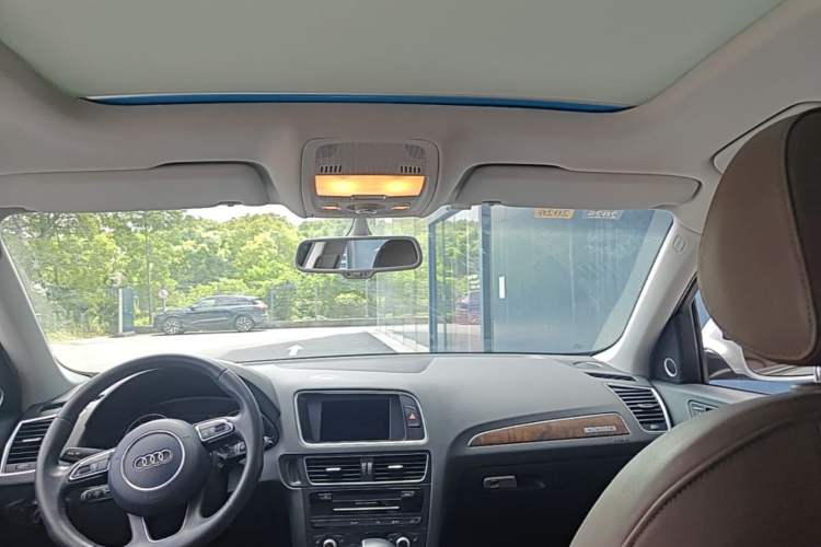 Used Audi Q5 2013 40 TFSI Comfort Edition Headliner