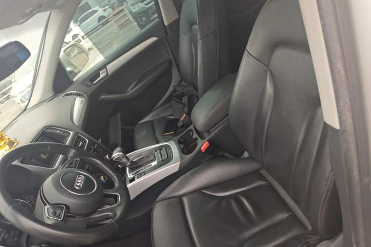 Used Audi Q5 2013 40 TFSI Ambition Left Front Seat
