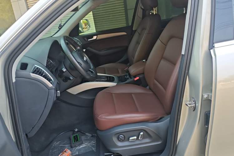 Used Audi Q5 2013 40 TFSI Ambition Left Front Seat
