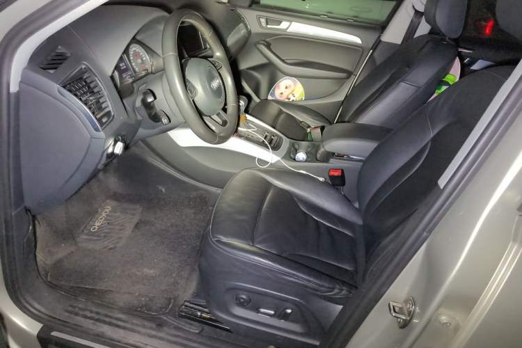 Used Audi Q5 2013 40 TFSI Technology Edition Left Front Seat