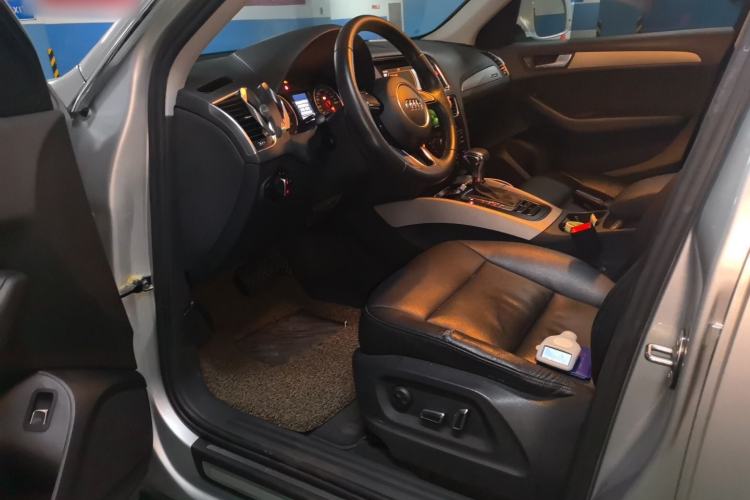 Used Audi Q5 2013 40 TFSI Ambition Left Front Seat