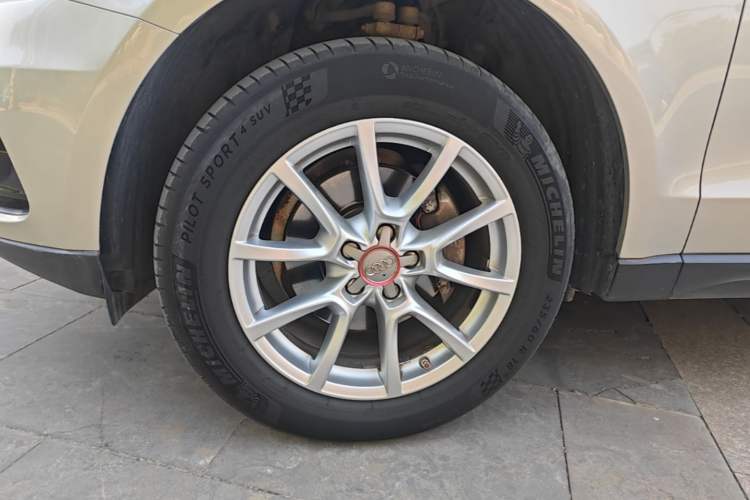 Used Audi Q5 2013 40 TFSI Ambition Left Front Wheel Hub