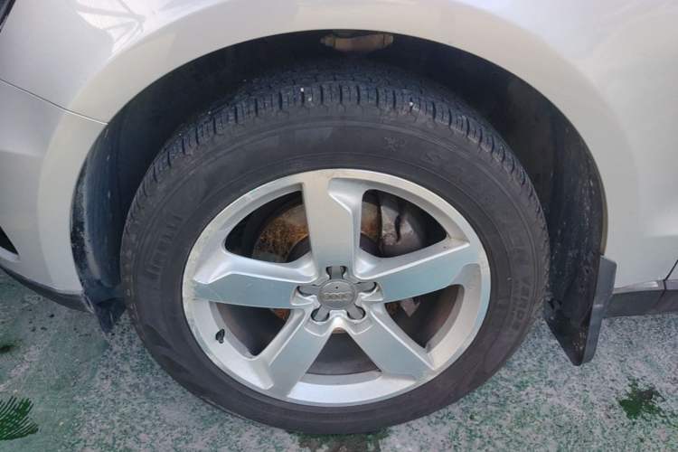 Used Audi Q5 2013 40 TFSI Comfort Edition Left Front Wheel Hub