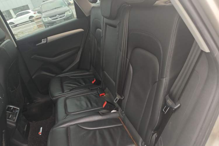 Used Audi Q5 2013 40 TFSI Ambition Left Rear Seat