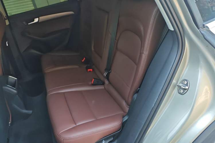 Used Audi Q5 2013 40 TFSI Ambition Left Rear Seat