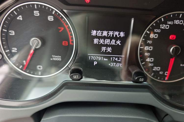 Used Audi Q5 2013 40 TFSI Technology Edition Odometer Close Up