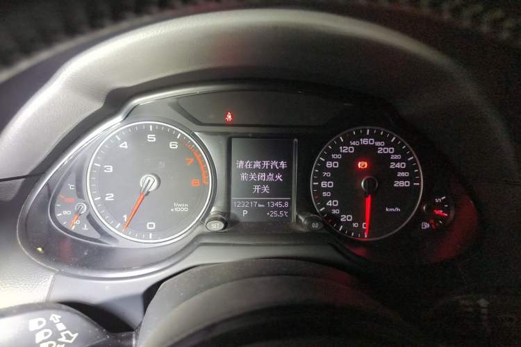 Used Audi Q5 2013 40 TFSI Technology Edition Odometer Close Up