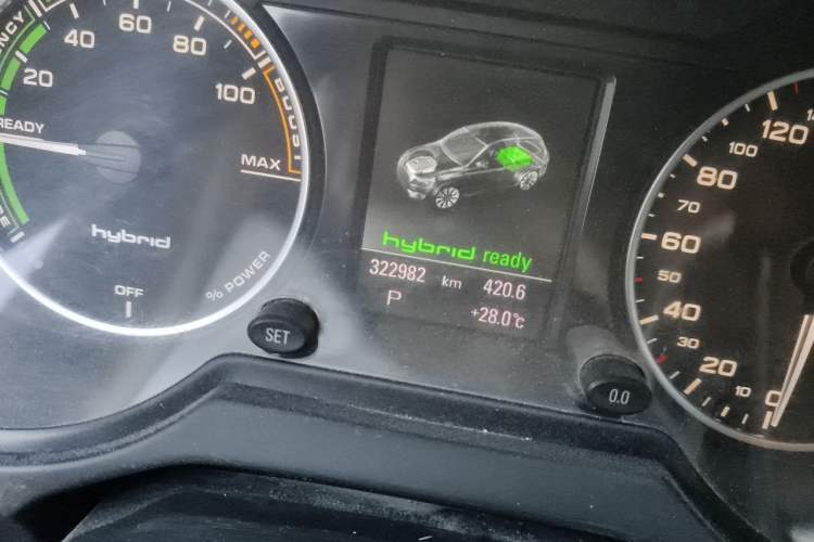 Used Audi Q5 2013 40 TFSI hybrid Odometer Close Up