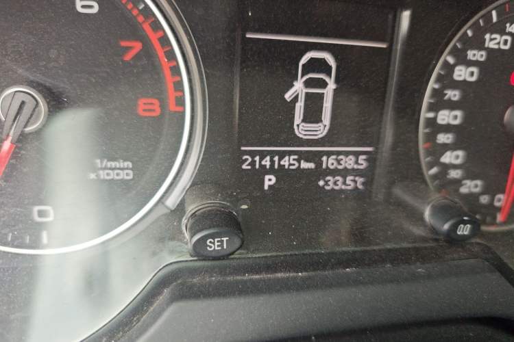 Used Audi Q5 2013 40 TFSI Ambition Odometer Close Up