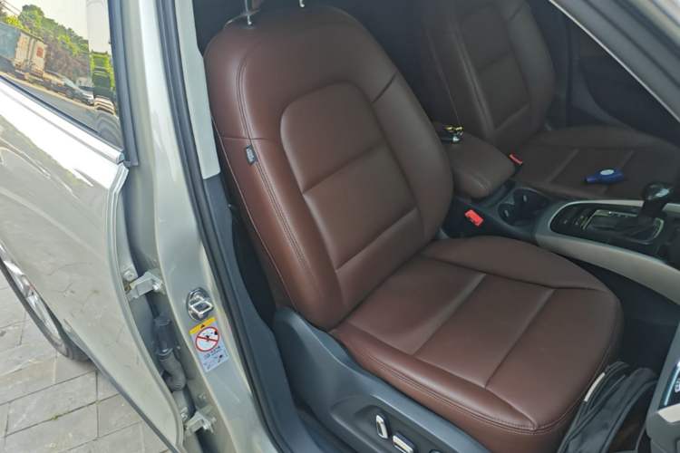 Used Audi Q5 2013 40 TFSI Ambition Right Front Seat