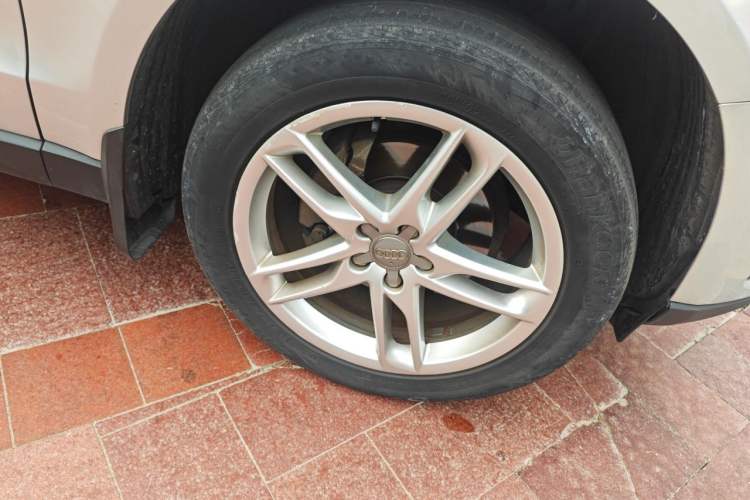 Used Audi Q5 2013 40 TFSI Comfort Edition Right Front Wheel Hub