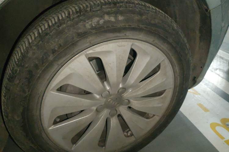 Used Audi Q5 2013 40 TFSI hybrid Right Front Wheel Hub
