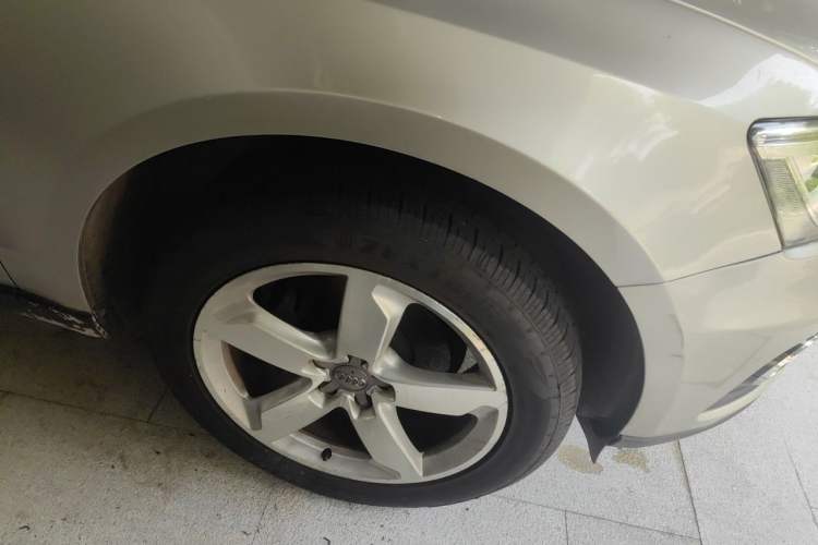 Used Audi Q5 2013 40 TFSI Comfort Edition Right Front Wheel Hub