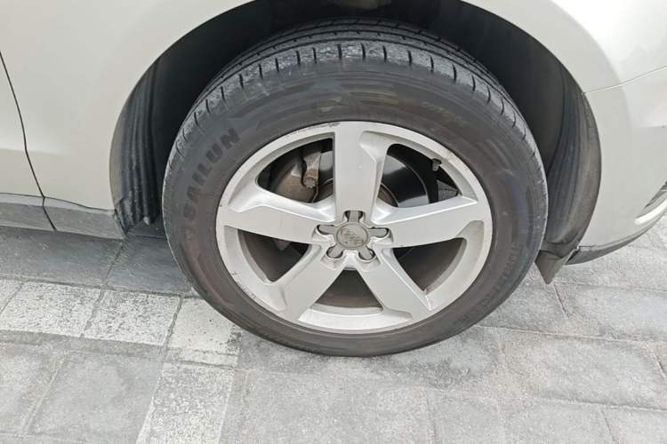Used Audi Q5 2013 40 TFSI Comfort Edition Right Front Wheel Hub