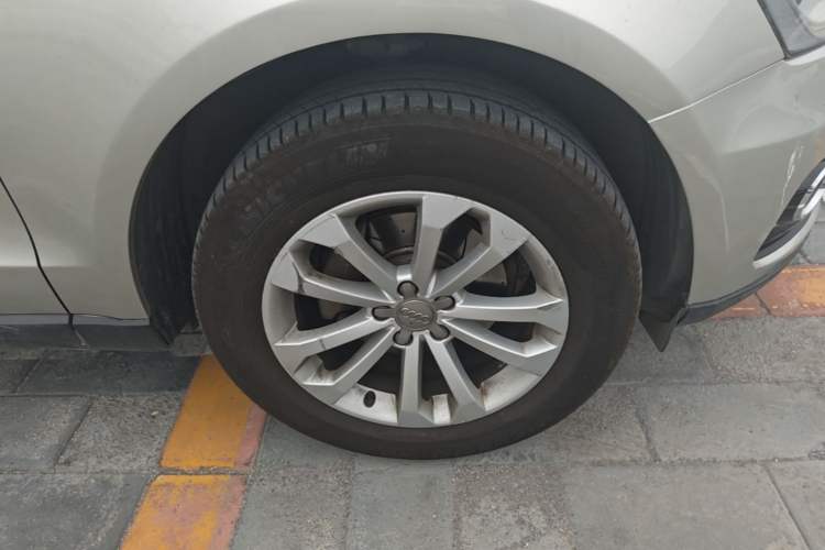 Used Audi Q5 2013 40 TFSI Ambition Right Front Wheel Hub