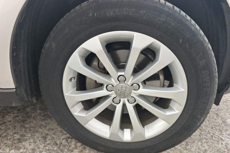 Used Audi Q5 2013 40 TFSI Technology Edition Right Front Wheel Hub