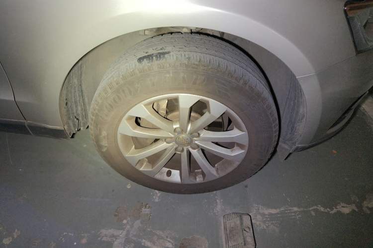 Used Audi Q5 2013 40 TFSI Technology Edition Right Front Wheel Hub