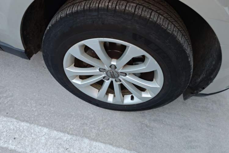 Used Audi Q5 2013 40 TFSI Technology Edition Right Front Wheel Hub