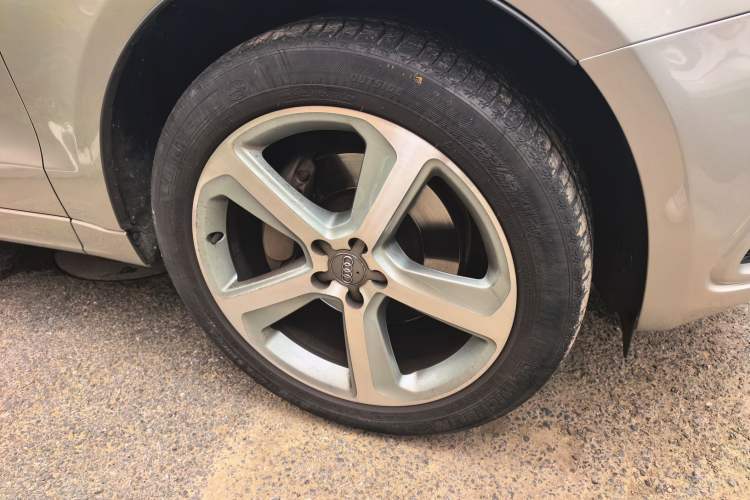 Used Audi Q5 2013 45 TFSI quattro Sport Edition Right Front Wheel Hub