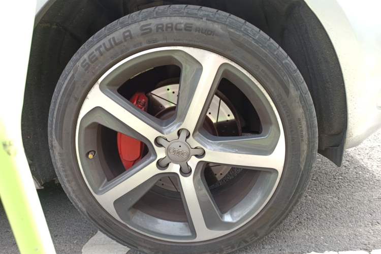 Used Audi Q5 2013 45 TFSI quattro Sport Edition Right Front Wheel Hub